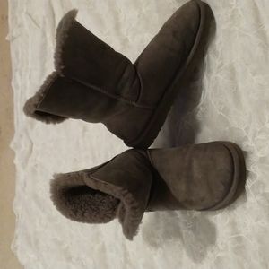 UGG Australia Women's Gray Bailey Button Short Boots 5803 Size 6